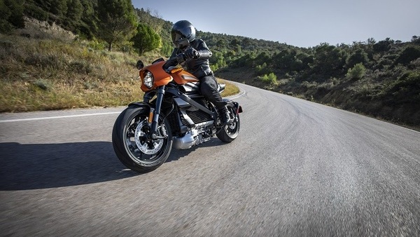 L'impresa: 1720 km in 24 ore su Harley-Davidson LiveWire