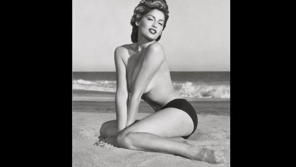 Il Coronavirus ferma anche il calendario Pirelli