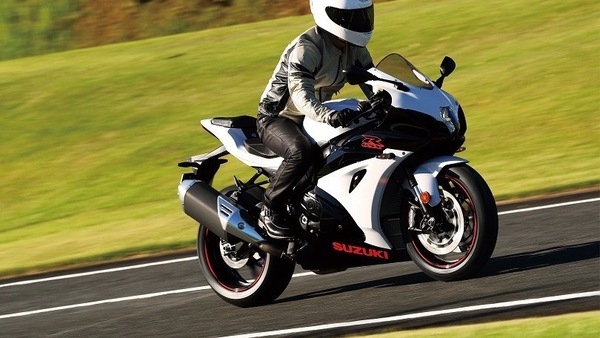 Sulla statale a 251 km/h: record e patente sospesa