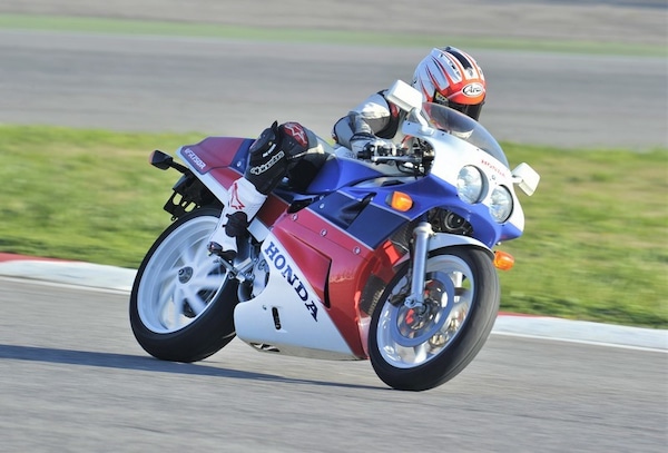 Rewind, Honda VFR750R (RC30): la perla del Sol Levante