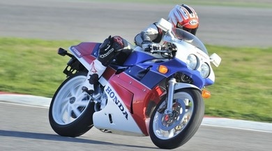 Rewind, Honda VFR750R (RC30): la perla del Sol Levante