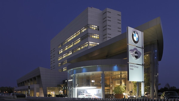 BMW Italia dona 50mila mascherine al personale sanitario