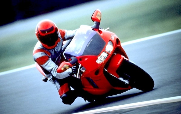 Rewind, Honda NR 750: è ancora la moto più tecnologica?