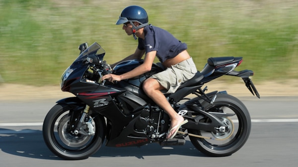 Nuova truffa: spunta il finto motociclista investito