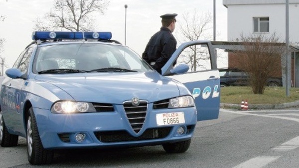 In scooter senza casco, patente e assicurazione: multa da record