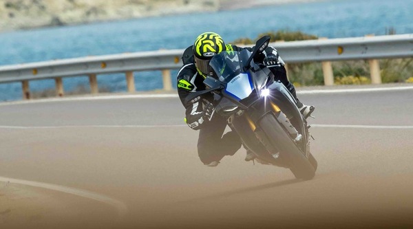 Yamaha YZF-R1 M, LE FOTO DELLA COMPARATIVA