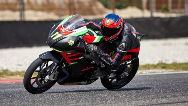 Aprilia: debutto in pista per la RS 250 SP