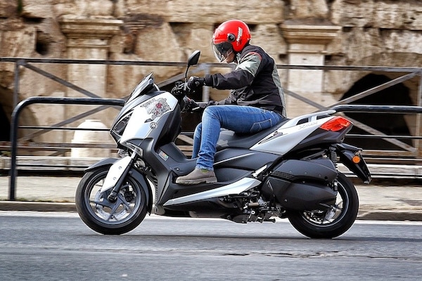 Prova, Yamaha XMax 300 'Roma Edition': l'ottavo Re