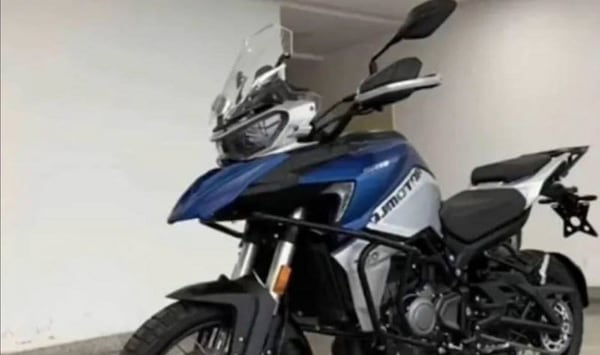 TRK 800, dalla Cina le prime foto: Benelli smentisce