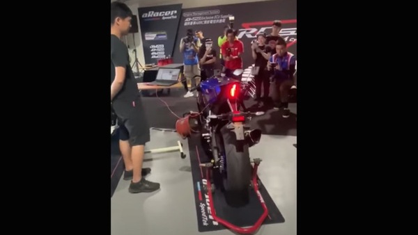 Yamaha compie 65 anni e la R6 "canta" tanti auguri VIDEO