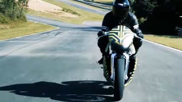AMB 001 by Aston Martin e Brough Superior, test in pista VIDEO