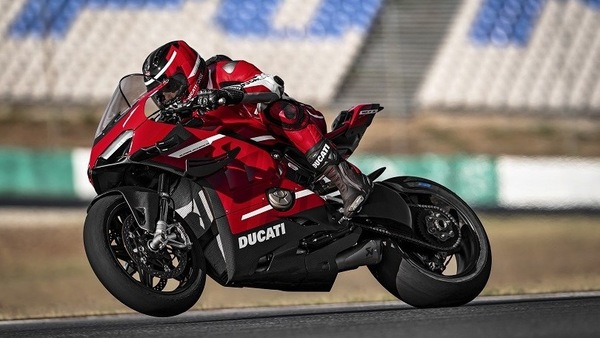 Pirelli Diablo Supercorsa: nuovi V3 per Superleggera V4