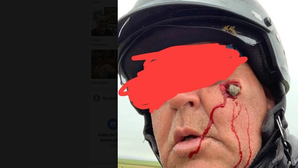 Visiera alzata o abbassata? La risposta choc di un motociclista su FB