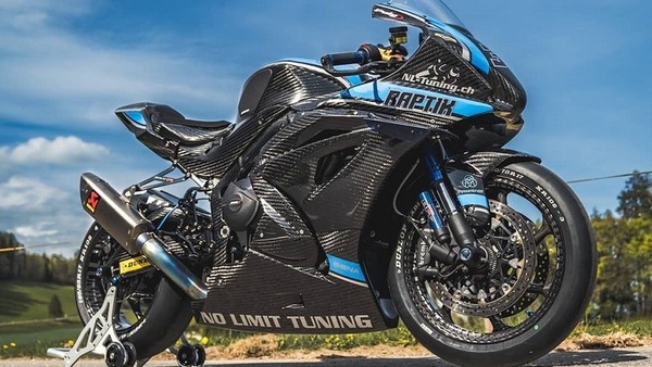 Suzuki GSX-R 1000, in Svizzera la fanno tutta in carbonio