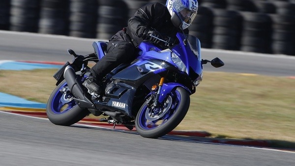 Guerra tra "piccole": alla Ninja ZX-25R Yamaha risponde con la R25M