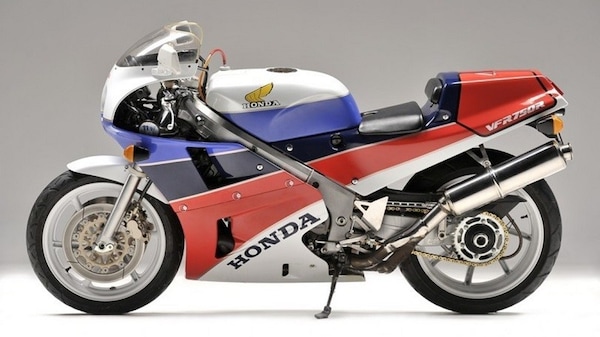 Honda RC30: quando la meccanica diventa poesia |VIDEO