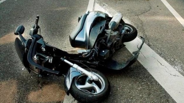 Corda tesa in strada: scooterista in ospedale
