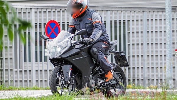KTM RC 390, ecco cosa cambia con il restyling FOTO