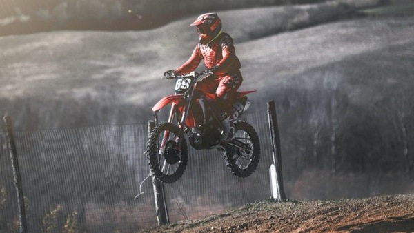 Infastidito dal rumore delle moto, spara al crossodromo: arrestato