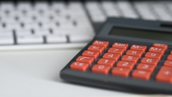 Assicurazioni moto, occhio ai siti truffa: quante polizze false!