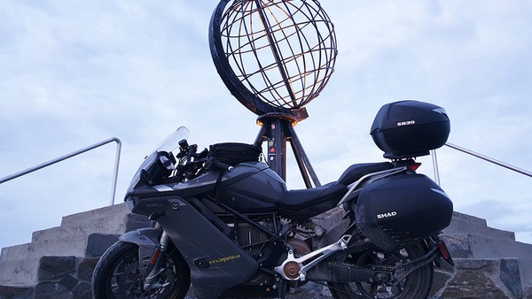Moto elettrica: in capo al mondo con una Zero SR/S