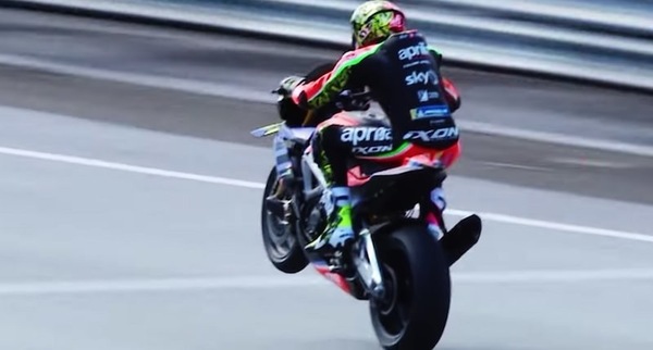 Aprilia Tuono V4 X: il lato "hooligan" della super naked VIDEO