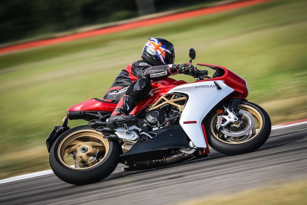 Prova MV Agusta Superveloce 800: la grande bellezza