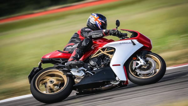 Prova MV Agusta Superveloce 800: la grande bellezza
