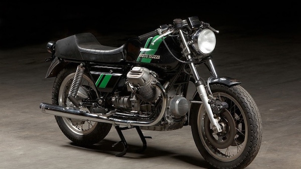 Svolta per le moto d'epoca: ammesse le targhe come le originali