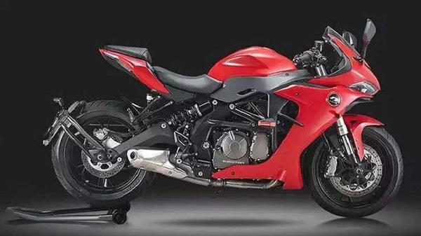 QJ SRG600, la sportiva cinese anticipa la Benelli 600RR?