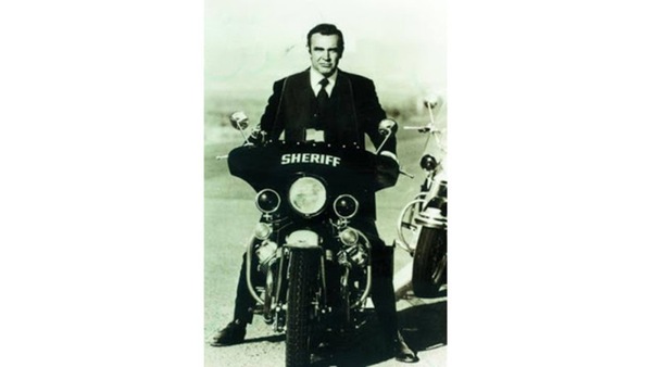 Sean Connery e Moto Guzzi V7 in 007: icone senza tempo