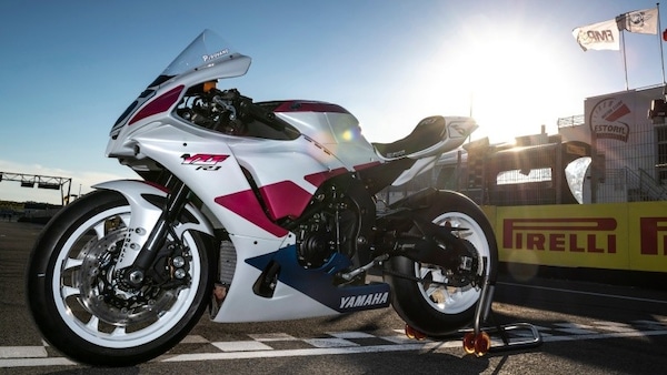 Yamaha R1 “Piro”, la moto replica venduta per 27.000 euro