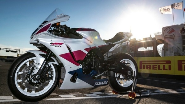 Yamaha R1 “Piro”, la moto replica venduta per 27.000 euro