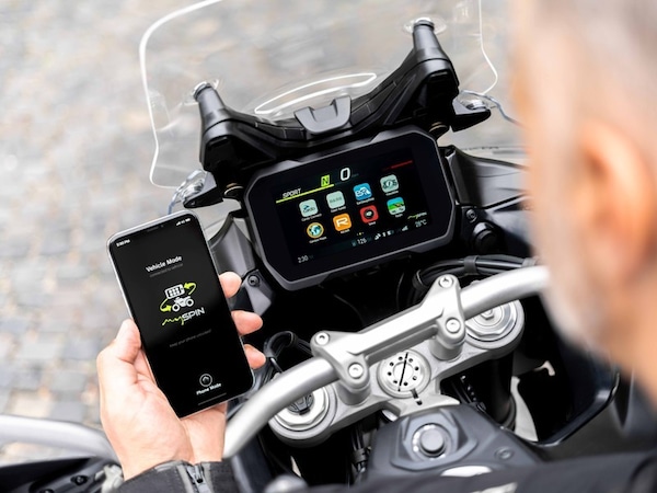 Bosch, arriva il sistema split screen per le moto