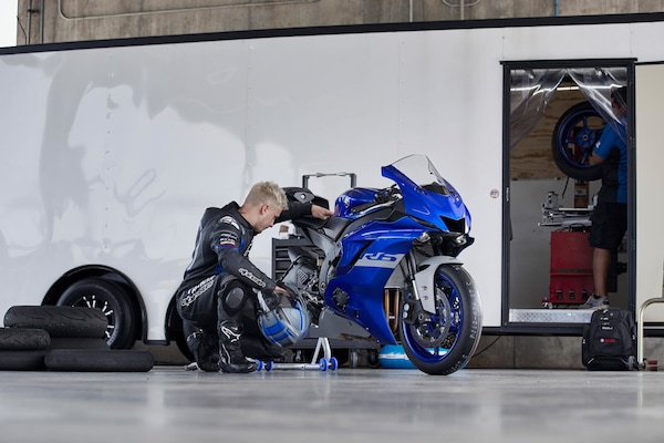 Yamaha R6: con la Euro 5 stop alla strada, arriva la Race per la pista