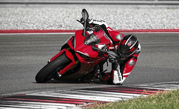 Nuova Ducati Supersport 950: la sportiva per tutti