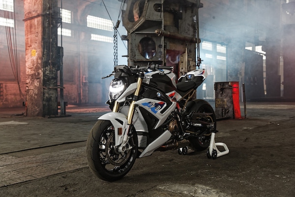 BMW S 1000 R 2021: DNA da SBK