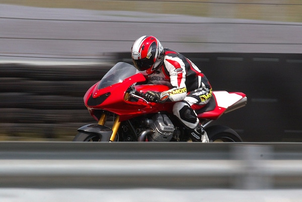 Rewind, Moto Guzzi MGS- 01 Corsa: l'aquila che vinse a Daytona