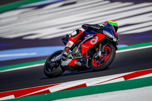 Aprilia RS 660: tutti in pista con il Trofeo dedicato