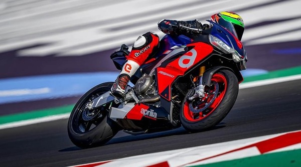 Aprilia RS 660: tutti in pista con il Trofeo dedicato