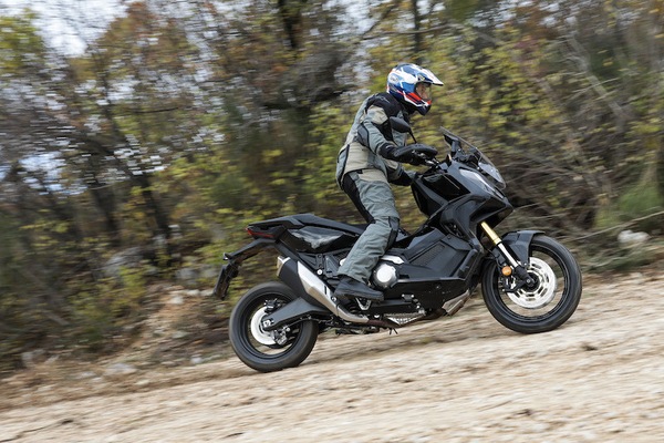 Prova Honda X-ADV 2021: il genio della lampada