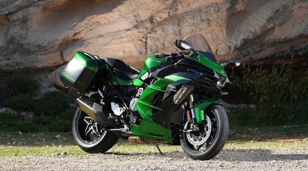 Kawasaki Ninja H2, richiamo per un problema alla centralina