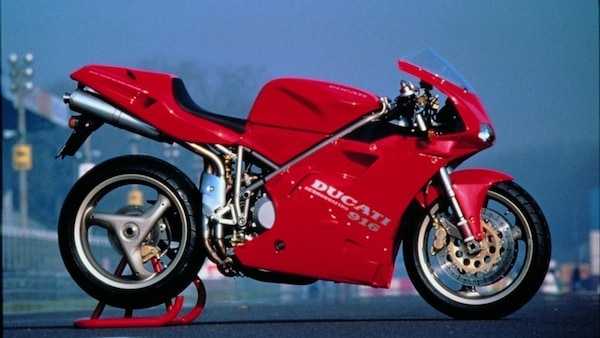 Rewind, Ducati 916: una superstar che fa (ancora) sognare