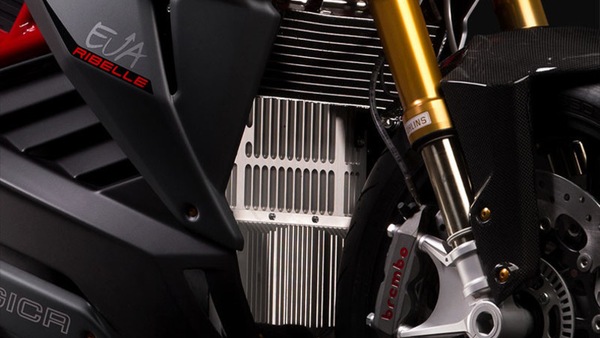 Batterie moto, l’UE propone nuove norme su riciclaggio e produzione