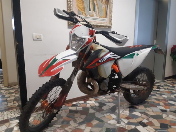Cinque reati in un giorno e impennata davanti alla Polizia: arrestato 18enne