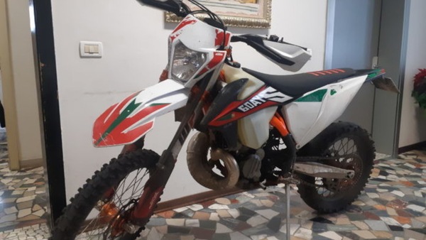 Cinque reati in un giorno e impennata davanti alla Polizia: arrestato 18enne