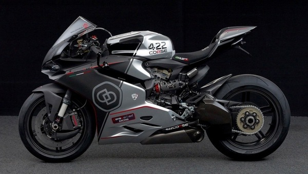 Ducati Panigale 442Corse by Arctos: fascino color carbonio