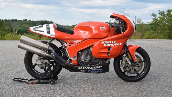 Rewind, Harley-Davidson VR 1000: folle idea per la Superbike