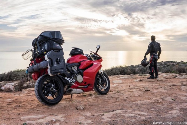 Viaggiare con la supersportiva: avventura o follia?