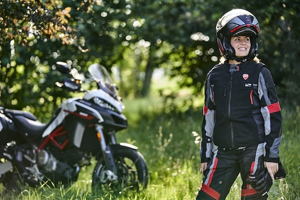 Ducati, più protezione con la Smart Jacket